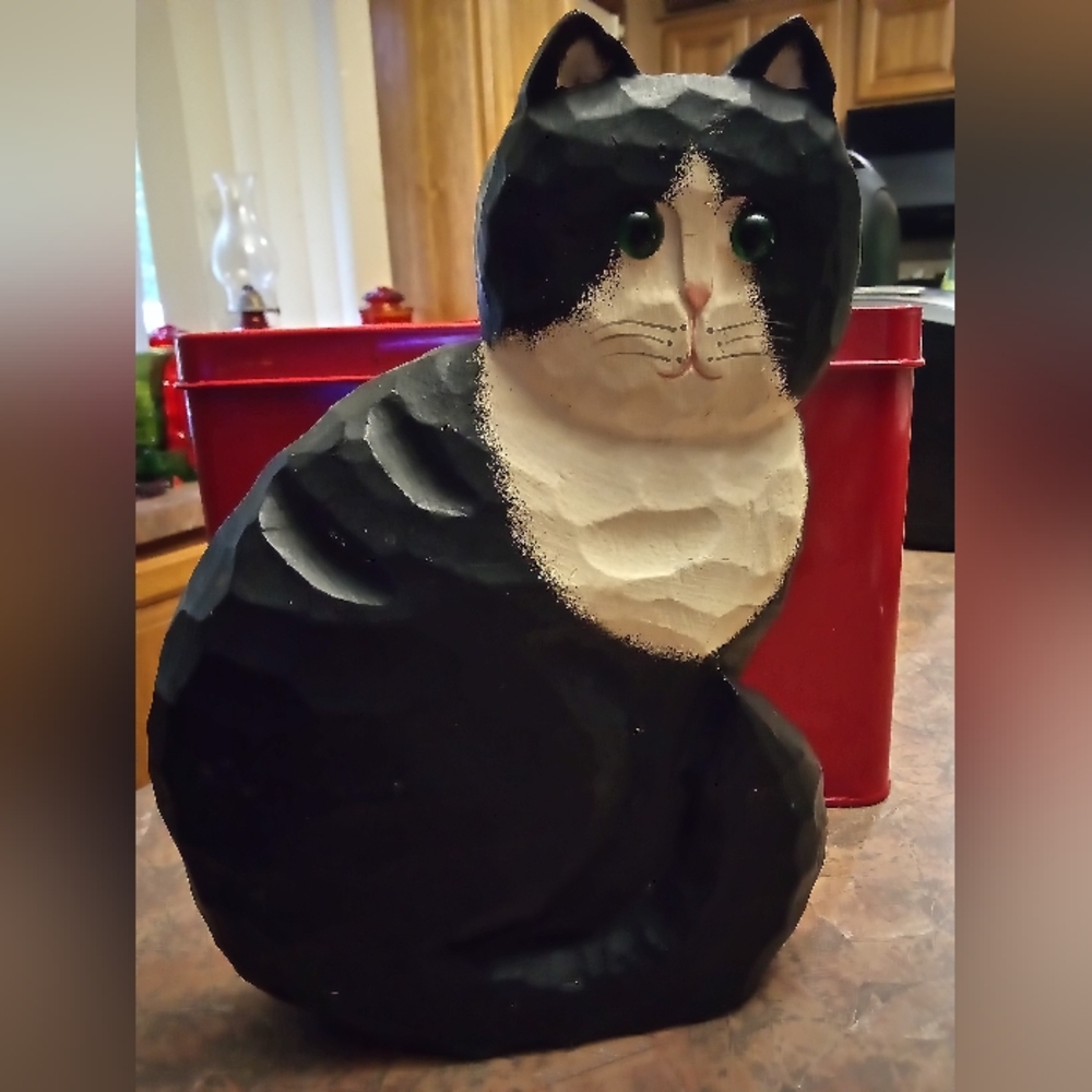 Vintage Wood Carved Black Cat. Free Standing Figurine.